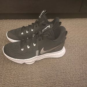 Nike lebron witness 5
